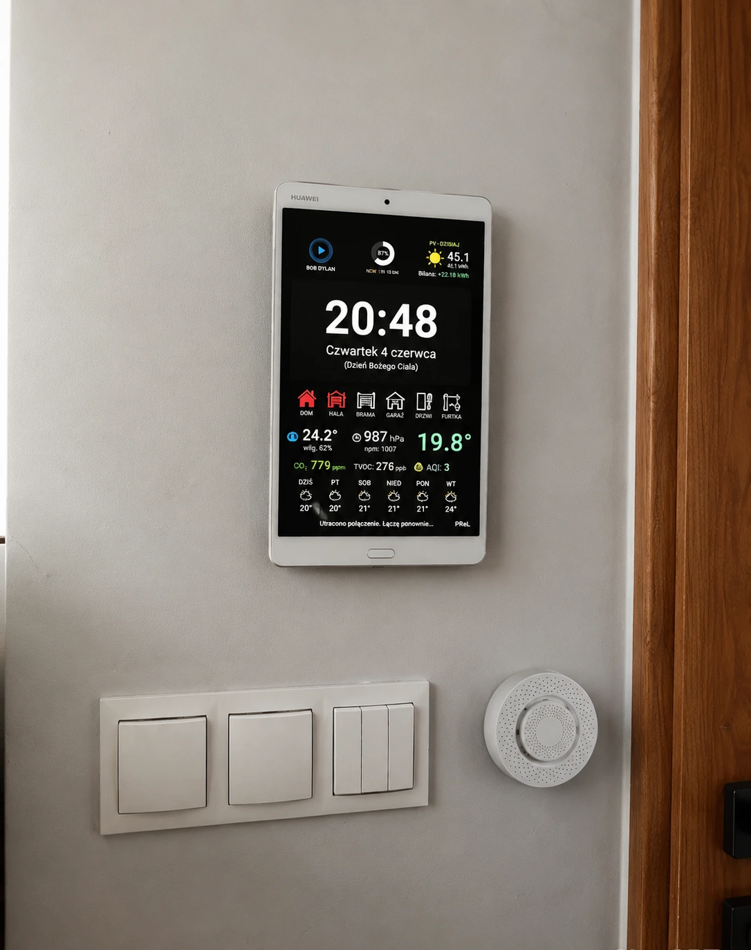 Tablet ścienny HMI z kokpitem Home Assistant